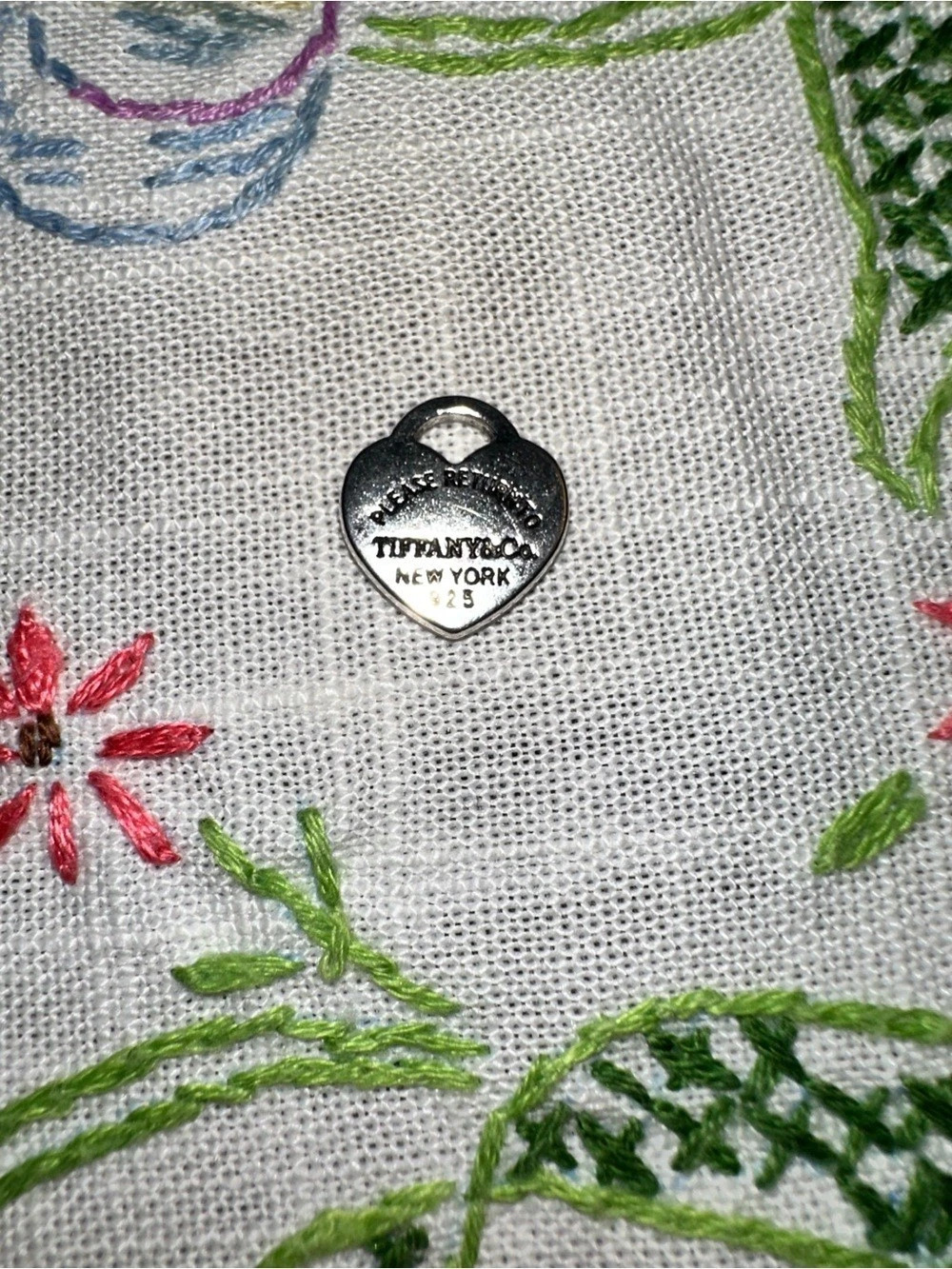 Tiffany & Co. Return to Tiffany Heart Tag Charm. Silver Heart Charm - Picture 4 of 7